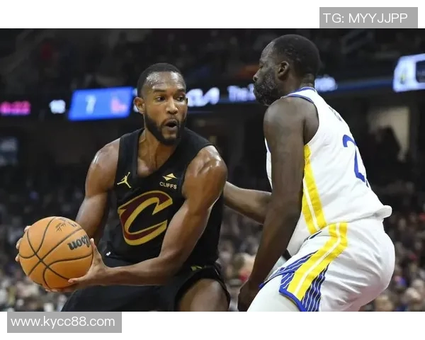 莫布里展现全能进攻能力接队友传球后外线三分精准命中 莫布里展现全能进攻能力接队友传球后外线三分精准命中