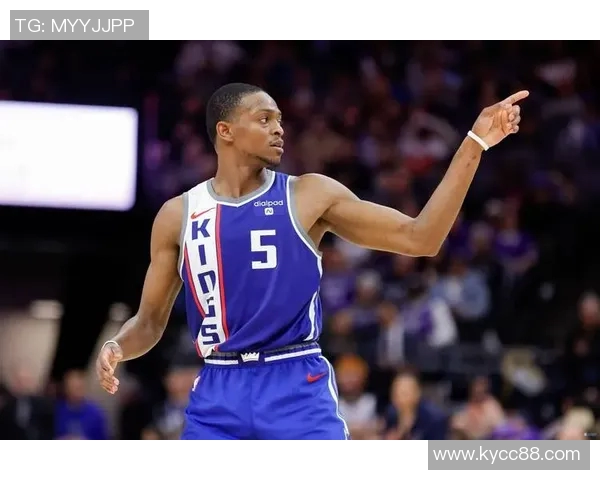 福克斯半场表现出色10投4中三分2中4贡献12分5助助力球队争胜 福克斯半场表现出色10投4中三分2中4贡献12分5助助力球队争胜