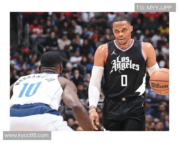 哈克斯替补出战15分钟高效表现6投5中并罚球全中狂砍20分